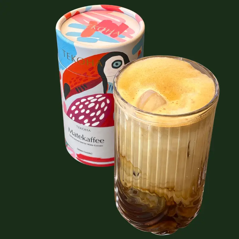 Iced Matekaffee mit Eiswürfeln