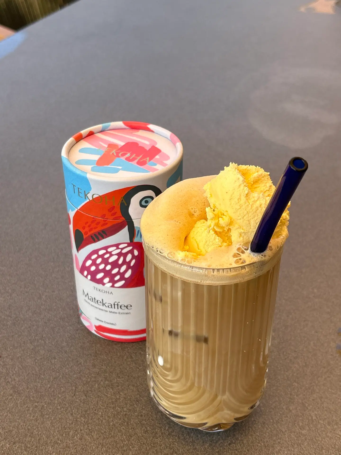 Iced Matekaffee mit Eiswürfeln